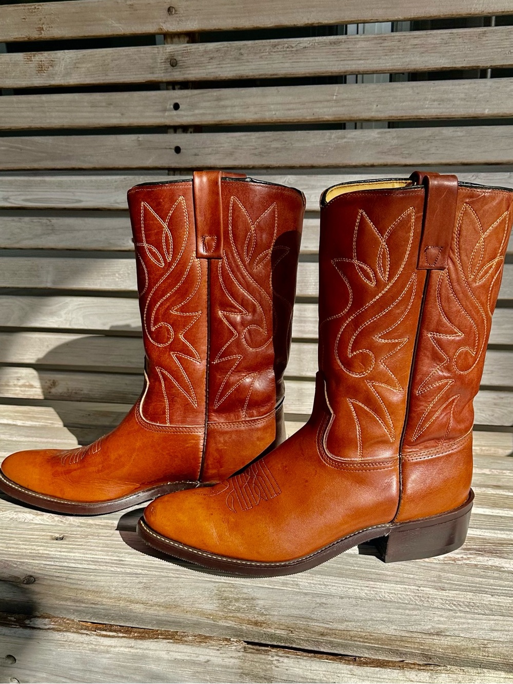vintage Acme leather cowboy boots, likely dating from the 1970s or 1980s. Sz 10D